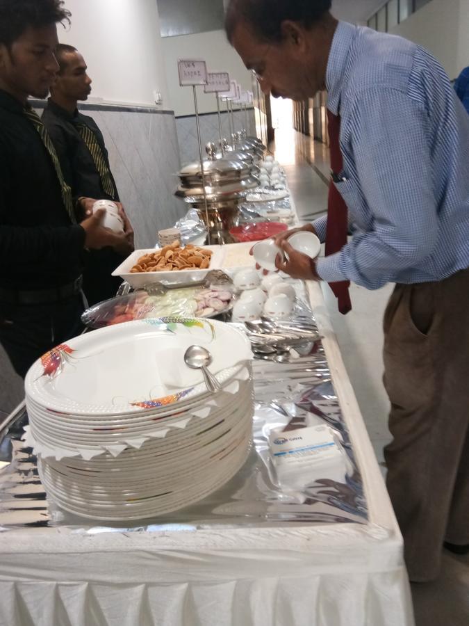 Grand Galaxy Hotel Krishna Nashik Esterno foto