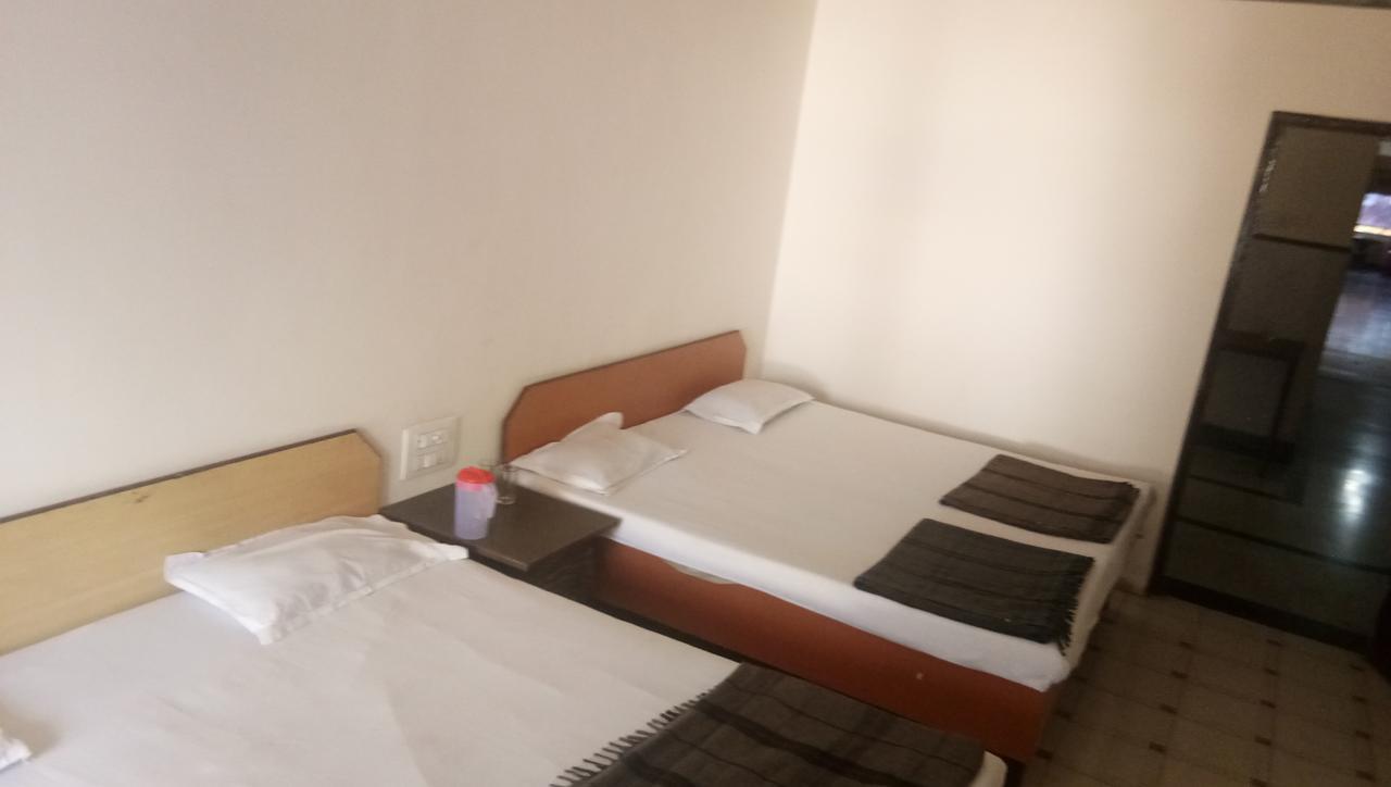 Grand Galaxy Hotel Krishna Nashik Esterno foto