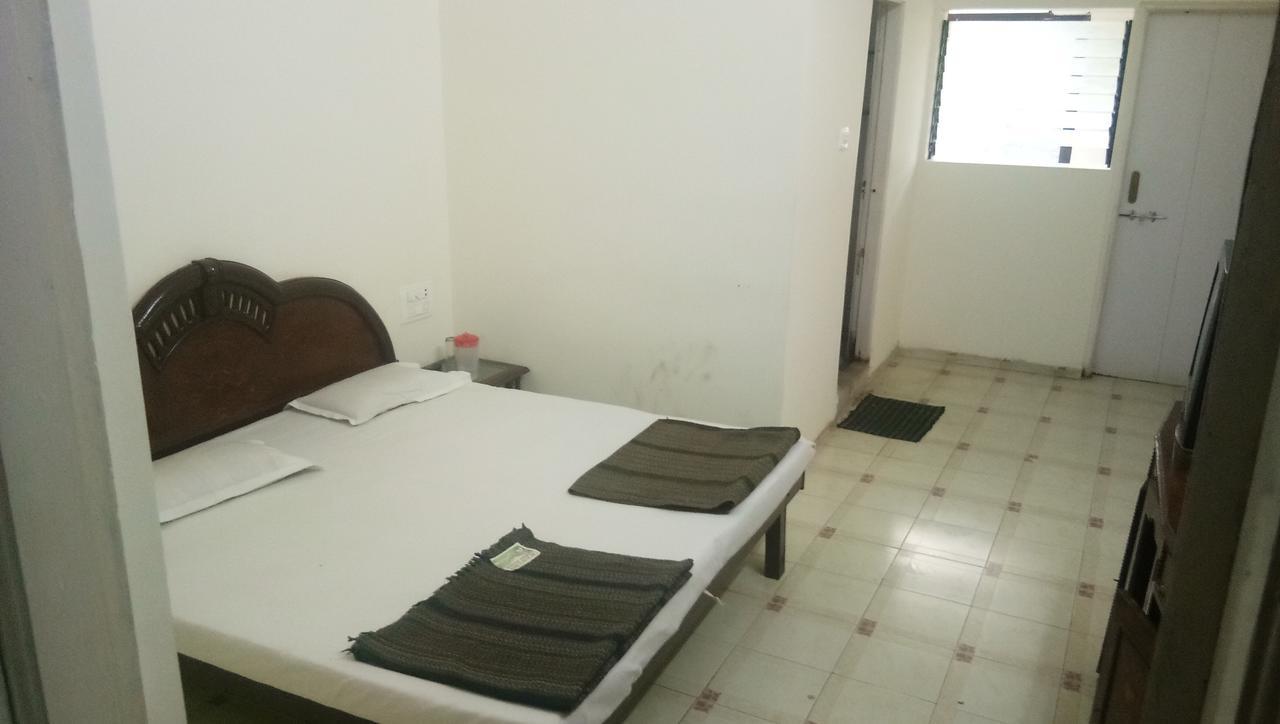Grand Galaxy Hotel Krishna Nashik Esterno foto
