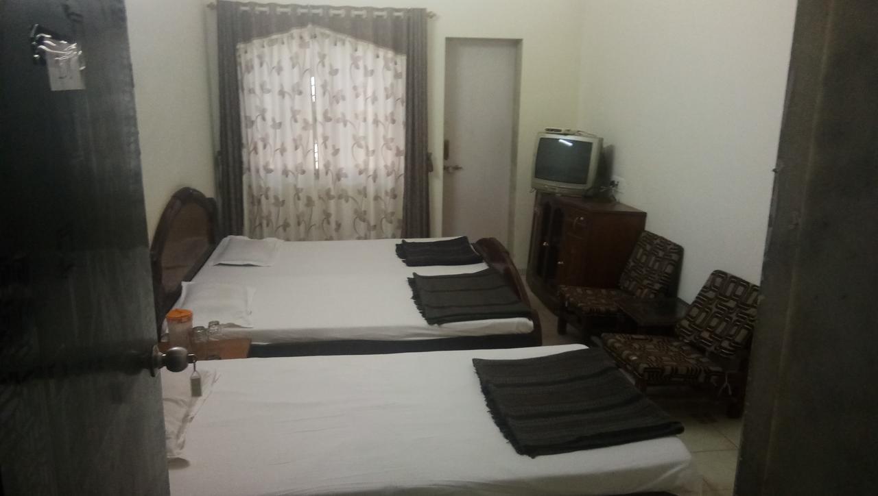 Grand Galaxy Hotel Krishna Nashik Esterno foto